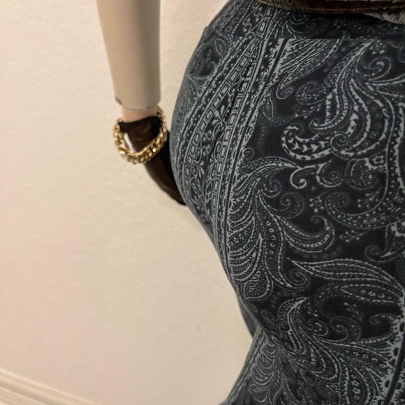 Elastic band flared leggings pants with blue pattern, elastane soft fabric. - Picture 4 of 14